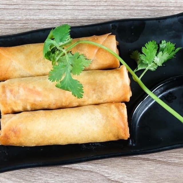 A2. Egg Rolls (Chicken or Veggies) (3).