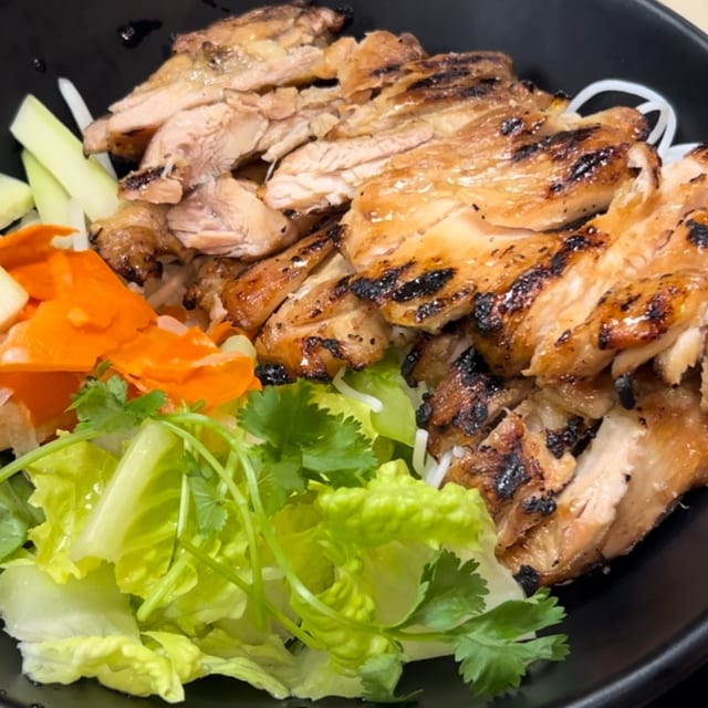 VB1. Grilled Chicken Vermicelli.