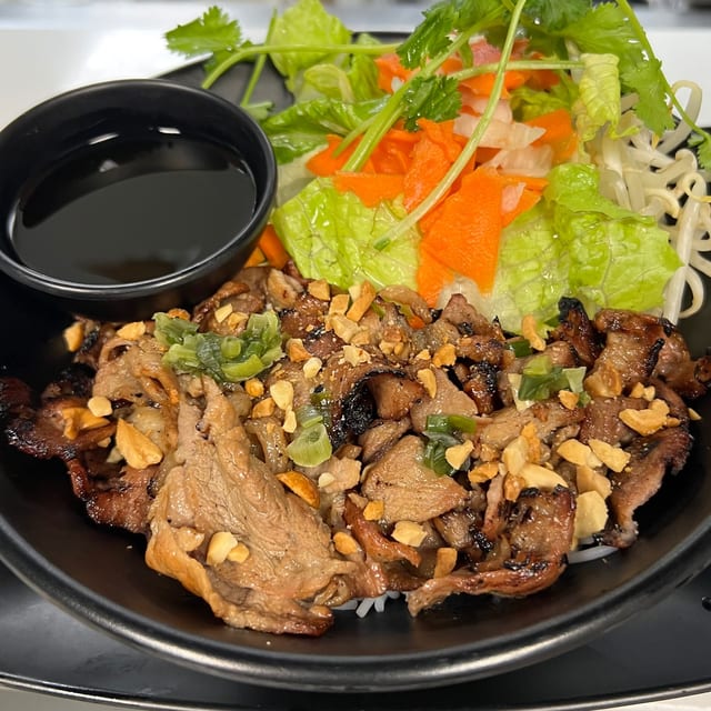 VB2. Grilled Pork Vermicelli.