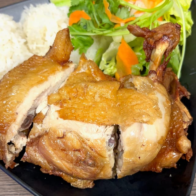 RD6. CHICKEN LEG QUARTERS Rice Dish (COM DUI GA SOI MO).