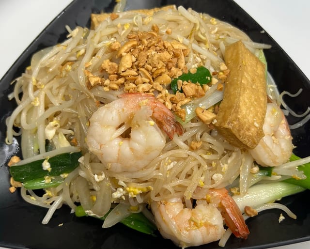 CS2.Vietnamese Fresh Noodle (Egg, Carrot, Bean Sprout, Yellow Green Onion, Peanut).
