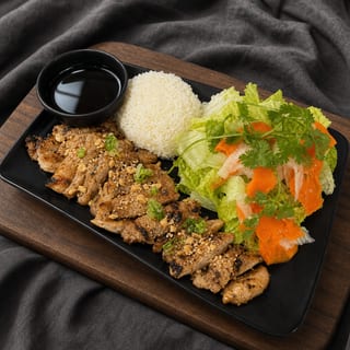 RD1. GRILLED CHICKEN Boneless Rice Dish ( Com Ga Nuong Fillet )