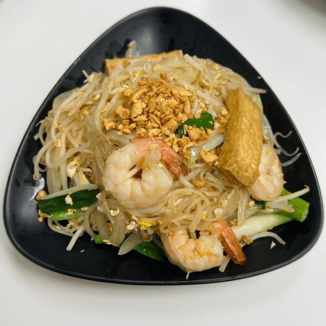 CS2.Vietnamese Fresh Noodle (Egg, Carrot, Bean Sprout, Yellow Green Onion, Peanut).