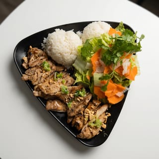 RD1. GRILLED CHICKEN Boneless Rice Dish ( Com Ga Nuong Fillet )