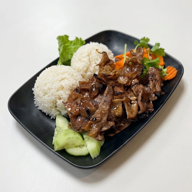 RD3. Grilled Beef Rice Dish (Com Bo Nuong).