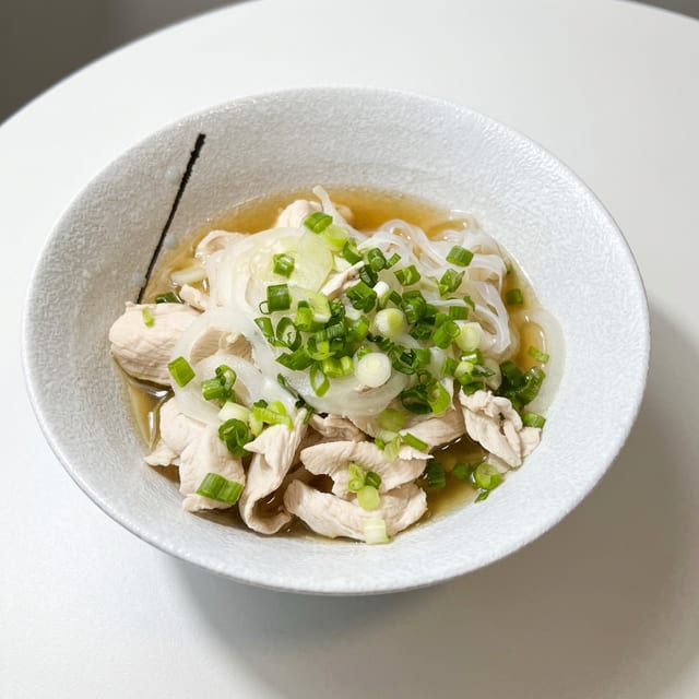 P06. PHO Chicken - White Meat.